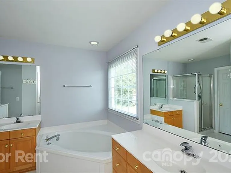 10402 Friarsgate Rd — Photo 2