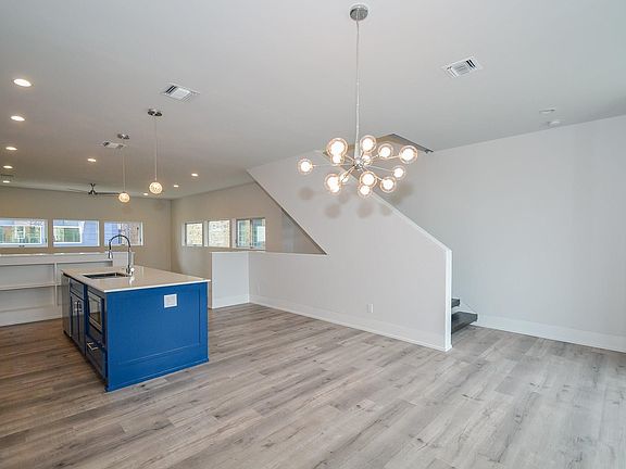 4th image of 1905 Oakdale St