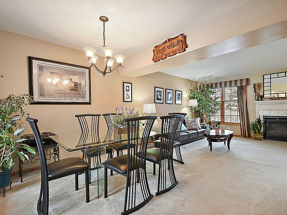 4th image of 9053 Newcastle Ct