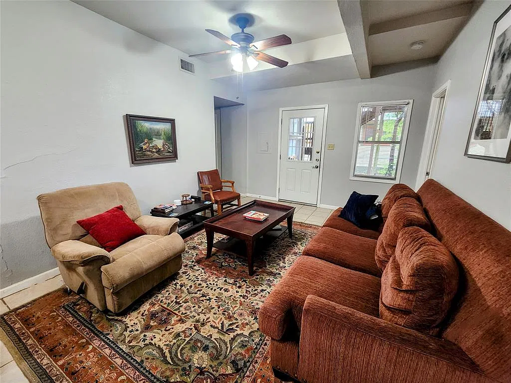 5 bed, 1650 sqft, $3,500 — Photo 4