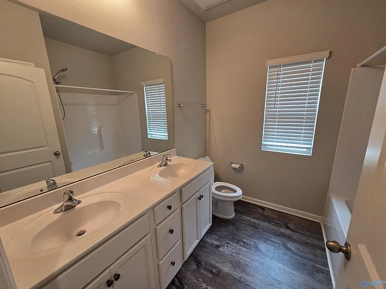 105 Fellington Ct — Photo 9