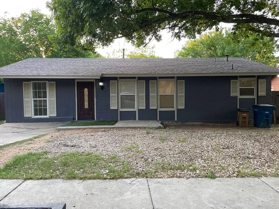 7002 Carwill Dr