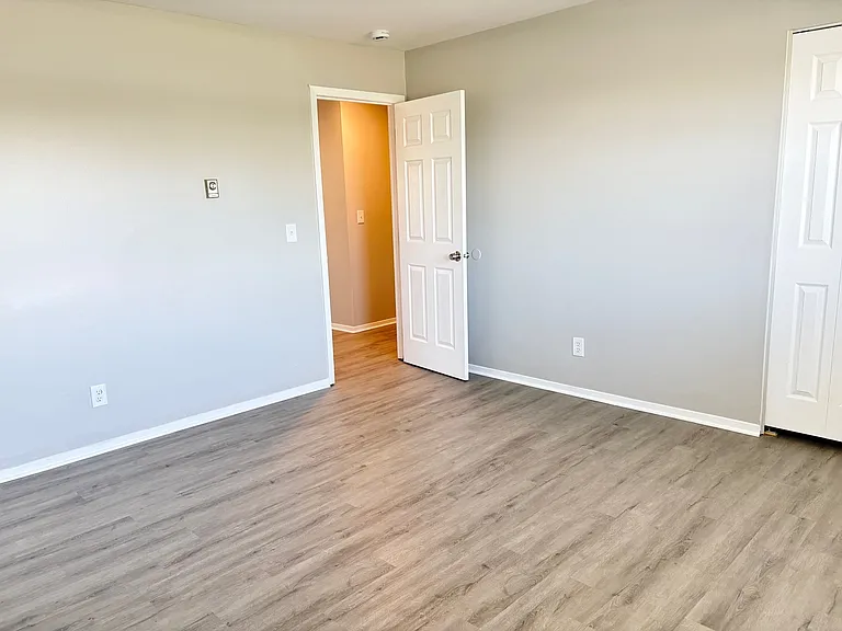724 Oakton Rd — Photo 9