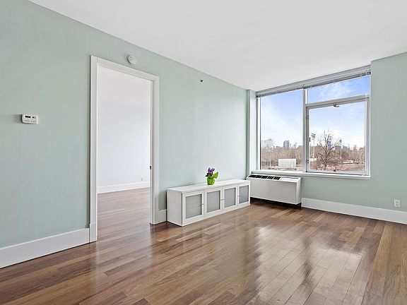 5th image of 30 Bayard St APT 3C