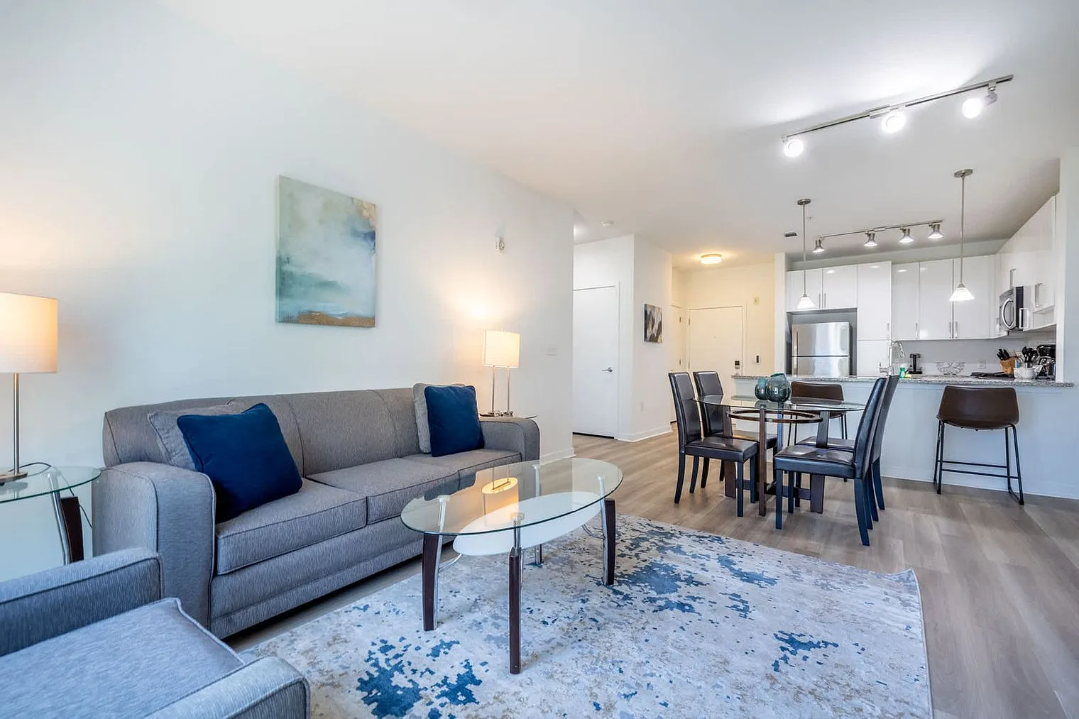 2 bed, 2.0 bath, 1022 sqft, $8,724 — Photo 2