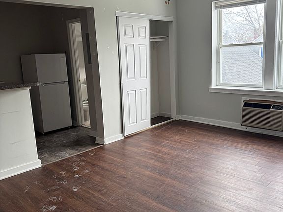 2nd image of 6726-1 N Glenwood Ave #305