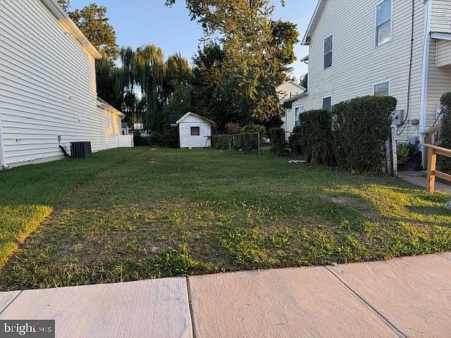 1st image of 562 Girard St