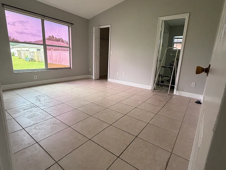 915 Amboise Ln — Photo 6