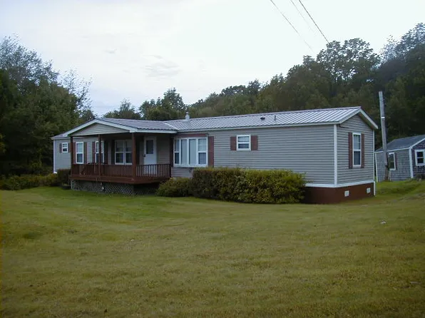 89 Porter St, Rockport, ME 04856