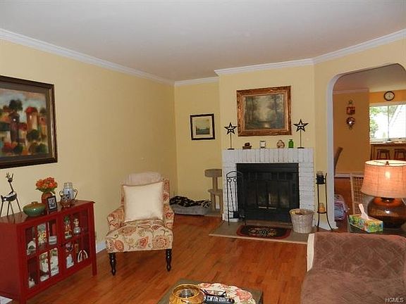 4th image of 70 Woodland Trl