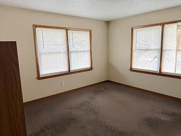 3rd image of 420-422 S Hackett Rd