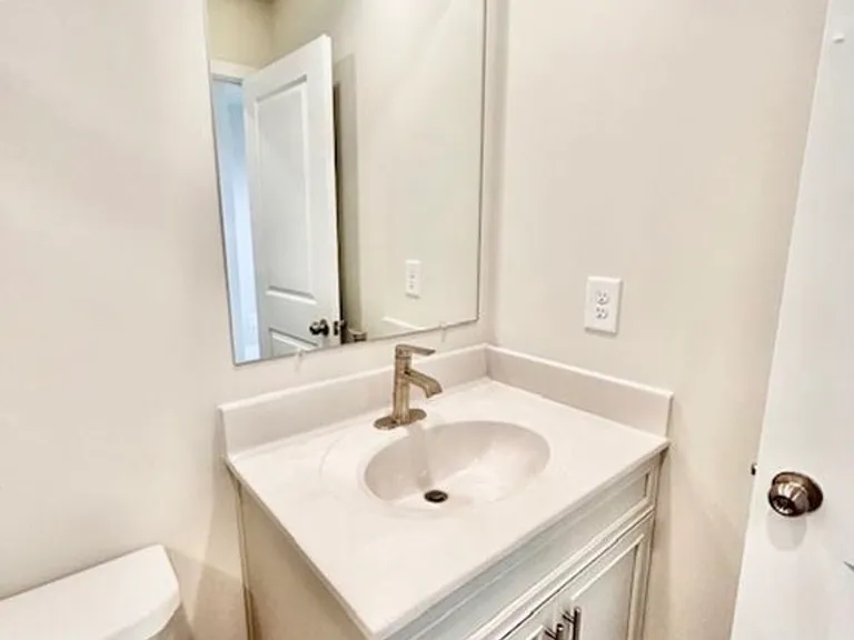 2208 Rodgers Dr — Photo 3