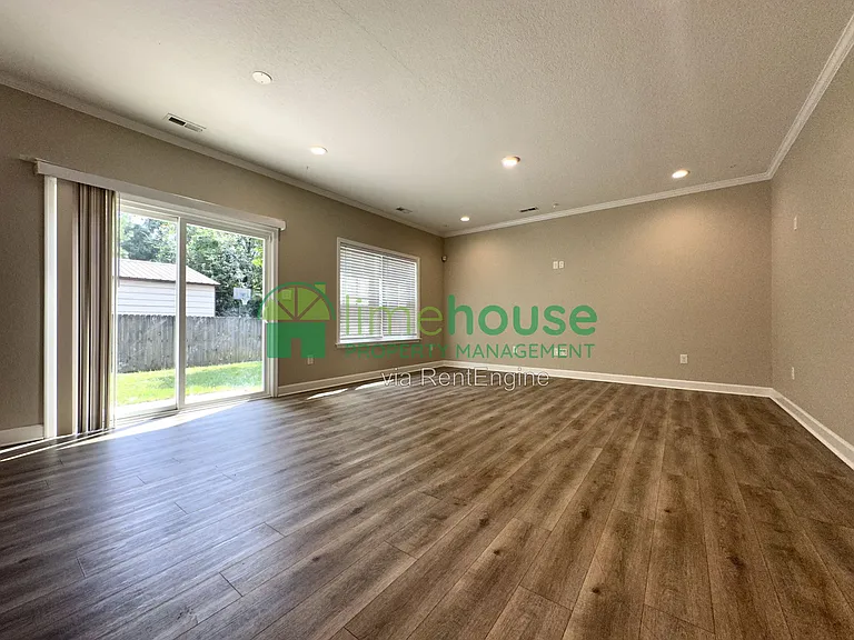 2101 Ball St — Photo 3