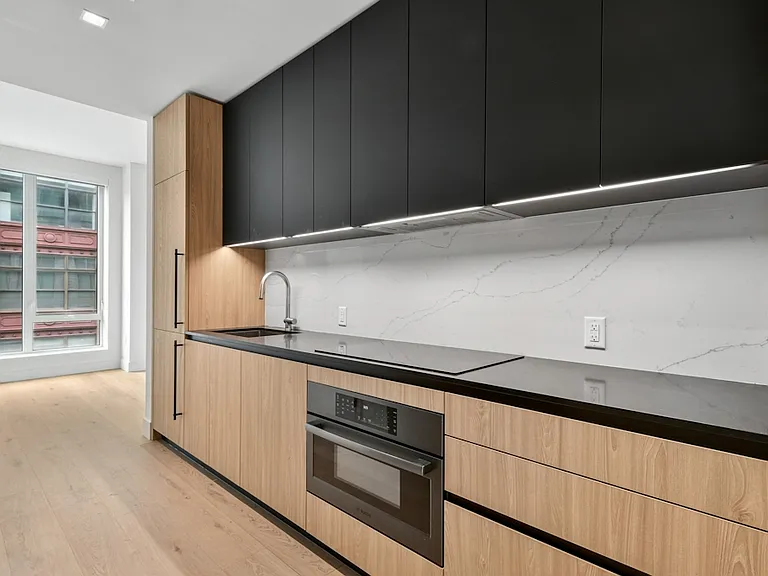 312 W 43rd St #4J — Photo 3