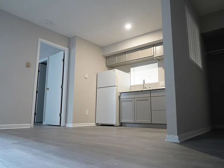 3033 Clifton Ave — Photo 14