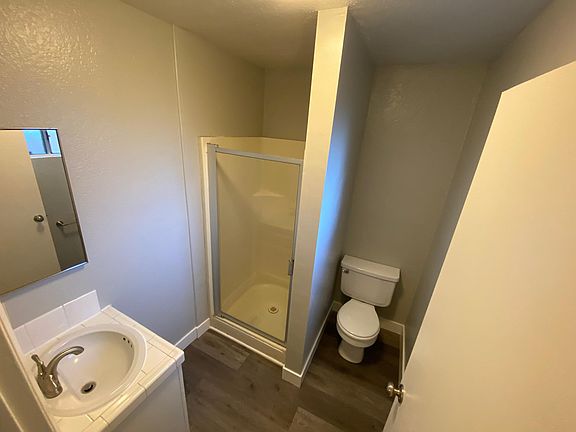 5th image of 930 N Inglewood Ave