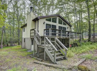 110 Robin Way, Lackawaxen, PA 18435