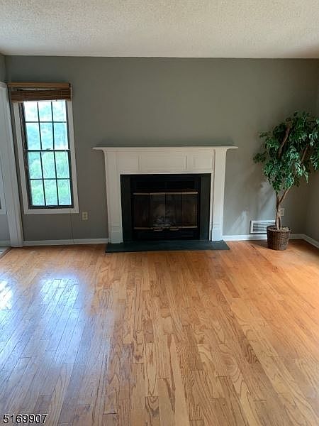 1st image of 17 Burlington Ct #1