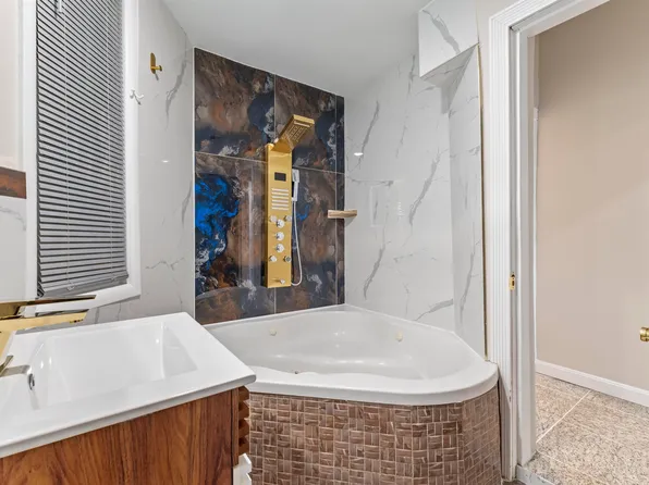 99 West 50th Street image 11 of 44