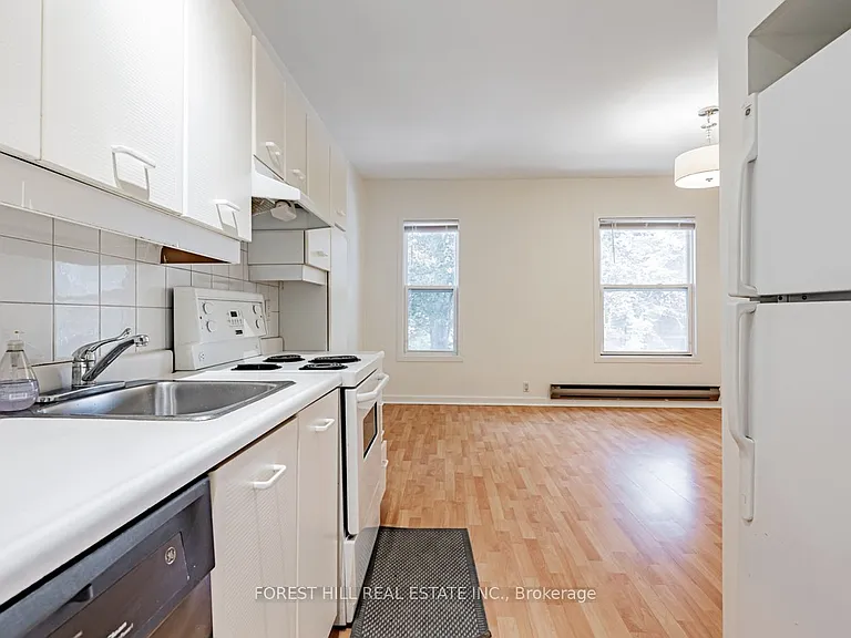 70 Macpherson Ave #UPPER — Photo 12