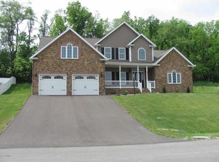 225 Sunnyside Dr, Lewisburg, PA 17837