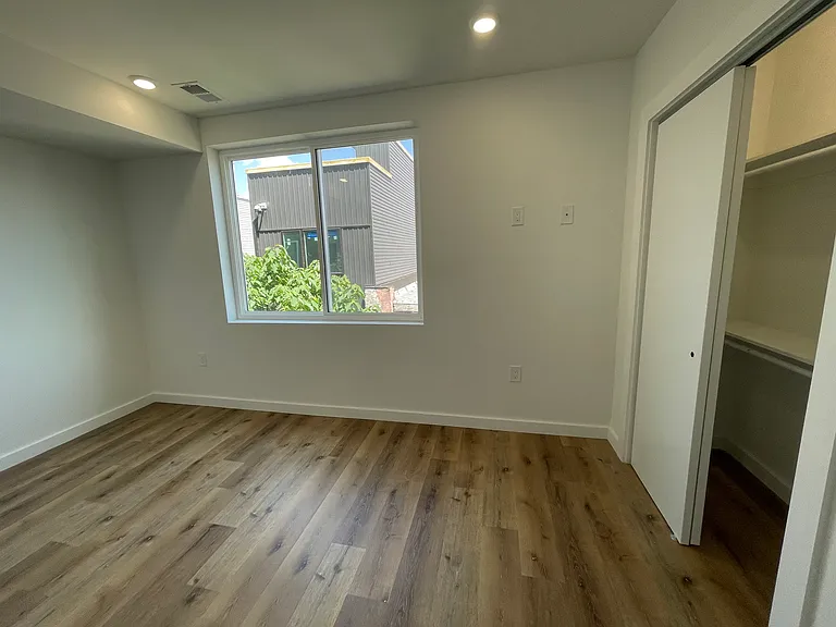 S Taylor St — Photo 18