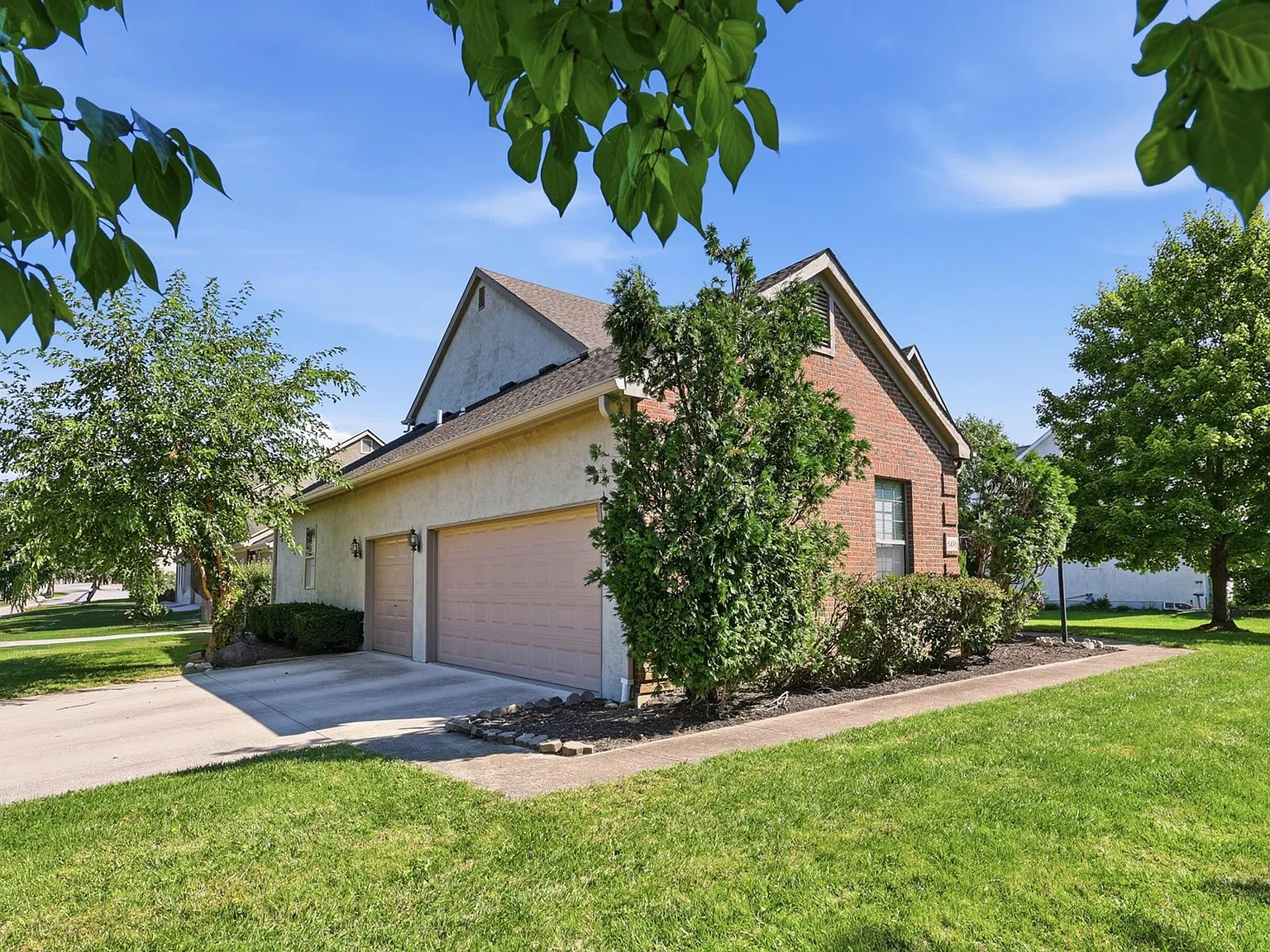 4 bed, 2.5 bath, 3162 sqft, $3,600 — Photo 4