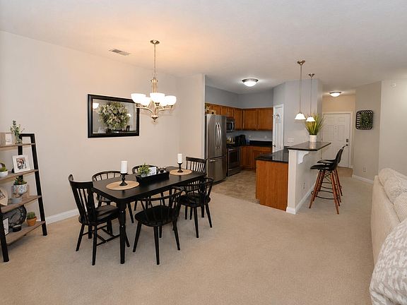 2nd image of 577 Ivy Ridge Dr