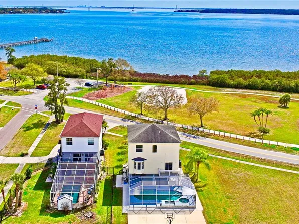 402 Shore Dr W, Oldsmar, FL 34677