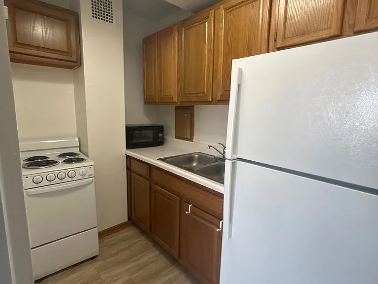 4180 Marine Terrace Apartments — Photo 90