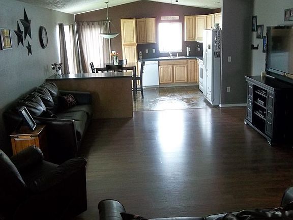 Livingroom from entry