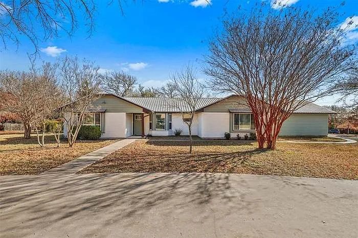 217 Kingswood Rd