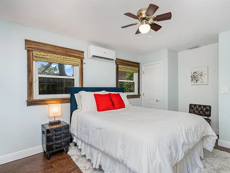 305 Sharon Dr — Photo 16