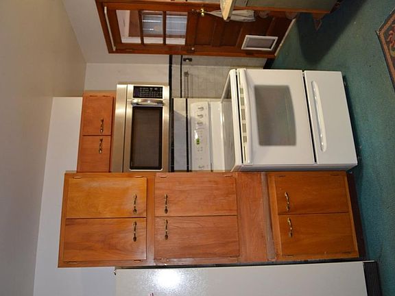 5th image of 52 Pleasant St