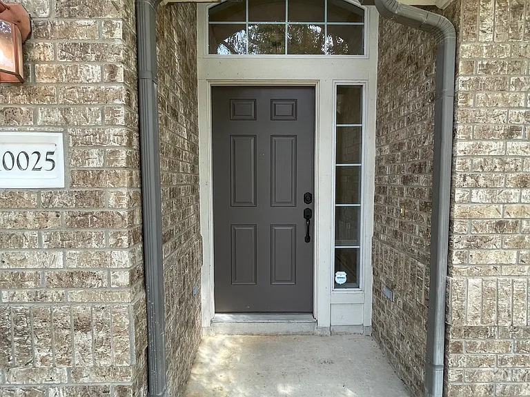 10025 Mount Rainier Dr — Photo 2