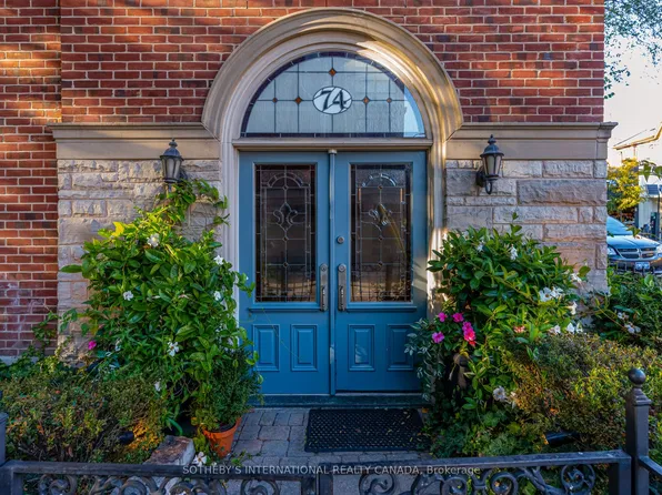 74 Aberdeen Ave, Toronto, ON M4X 1A2