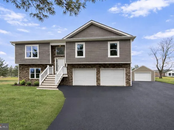 55 Friendship Dr, Martinsburg, WV 25405