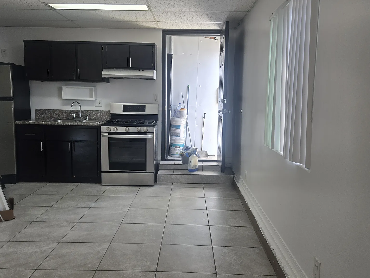 1 bed, 1.5 bath, 600 sqft, $1,850 — Photo 3