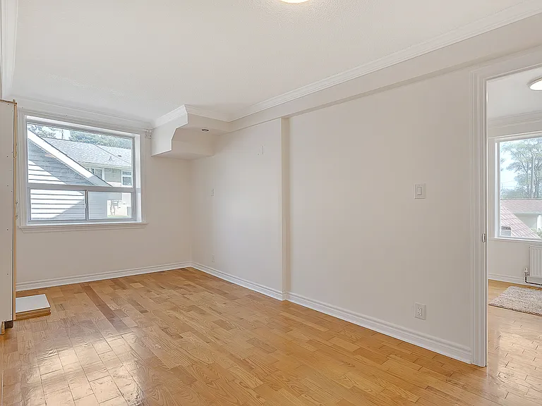 1345 Saint James Ave — Photo 18