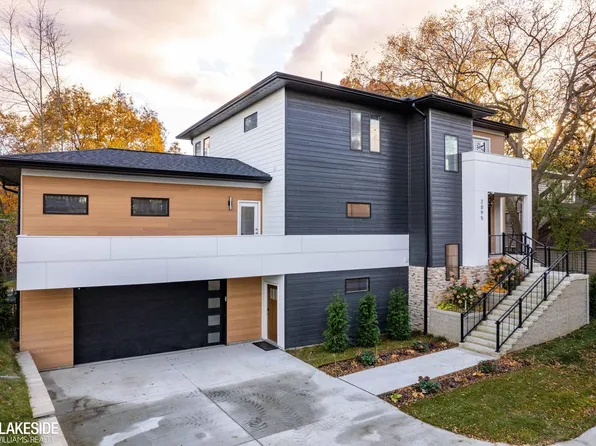2095 Langham Dr, West Bloomfield, MI 48323