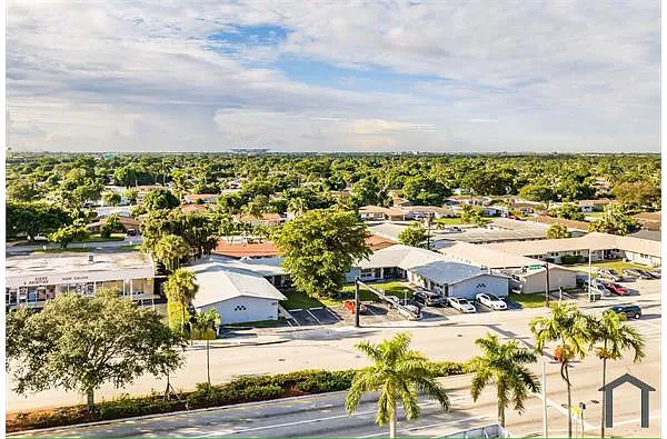 Photo 2 of 3 - 7200 Pembroke Rd #4 - Miramar, FL Building Photo - 7200 Pembroke Rd #4