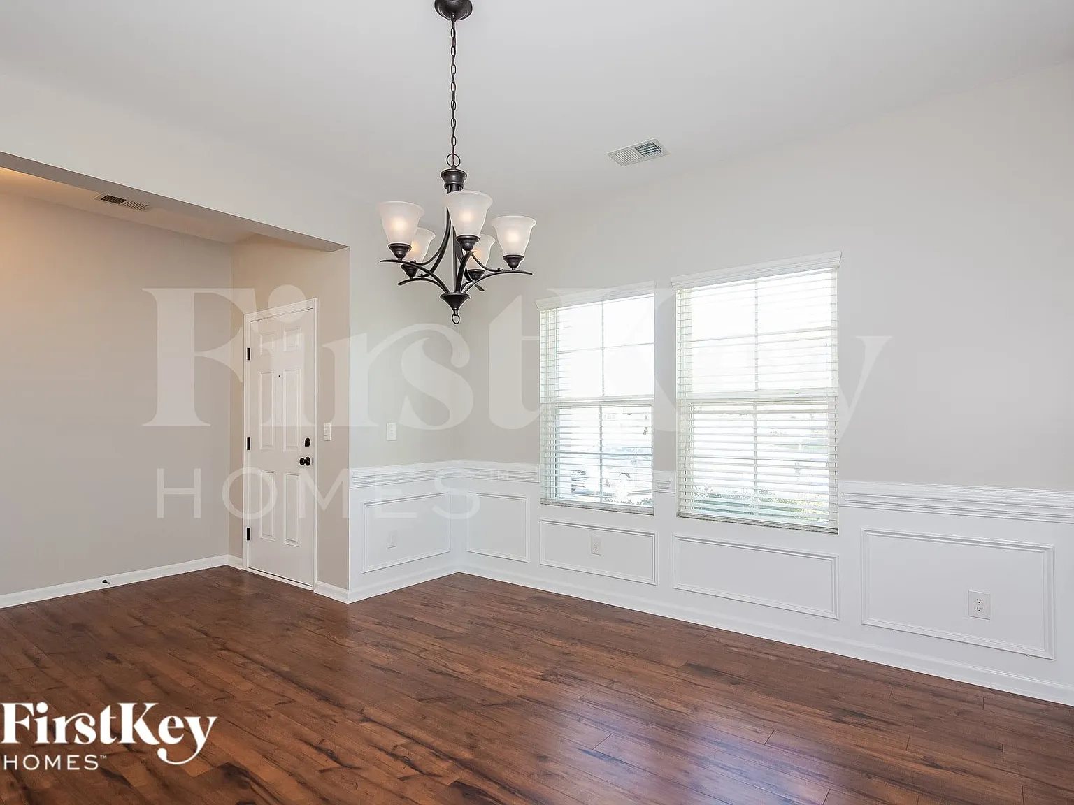 4 bed, 2.5 bath, 2359 sqft, $2,440 — Photo 4