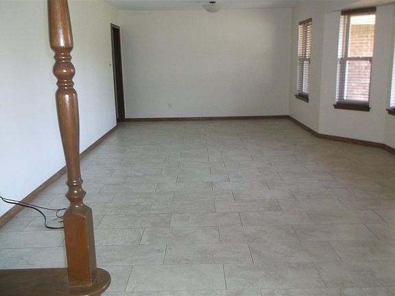 4th image of 555 Ketch Creek Dr