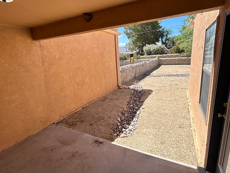 4025 Mary Cir #C — Photo 16