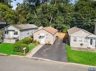 30 Park Dr, Oakland, NJ 07436
