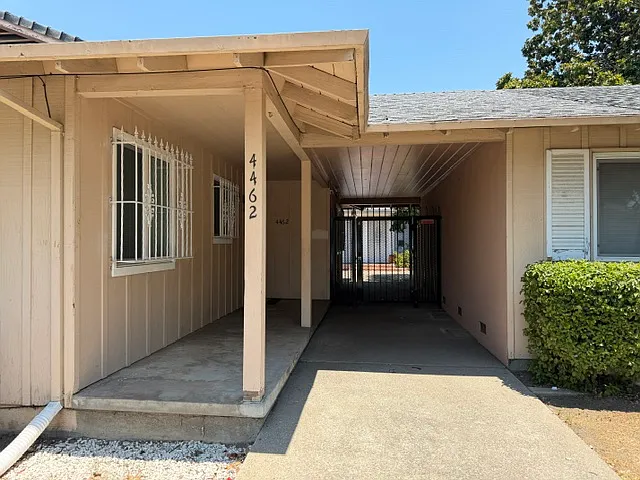 4462 Denby Ln — Photo 2
