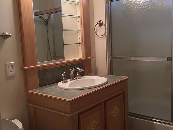 Bath vanity