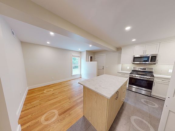 2nd image of 425 Franklin St #1L