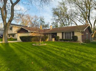 1355 Blair Ln, Hoffman Estates, IL 60169