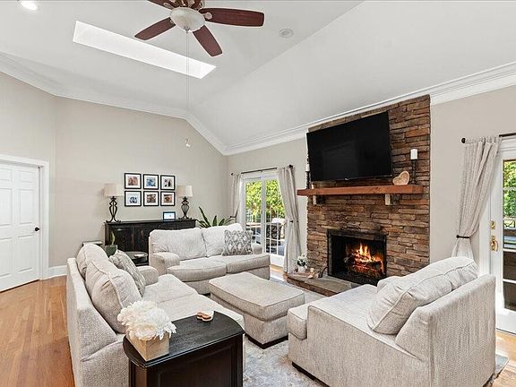 4th image of 1411 Wood Creek Dr